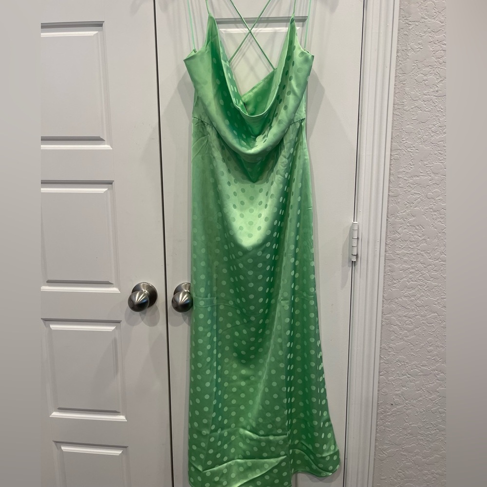 VICI Light Lime Green Woman’s Cowl Neck  Polkadot Midi Dress (NWOT) Size:Medium